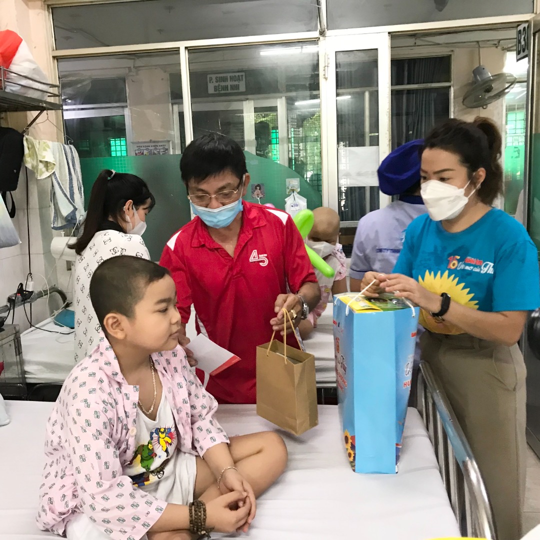 Greenoly Brightens Young Patients Day